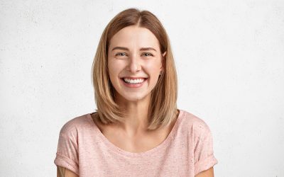 Cómo tener los dientes blancos sin gastar una fortuna en tratamientos